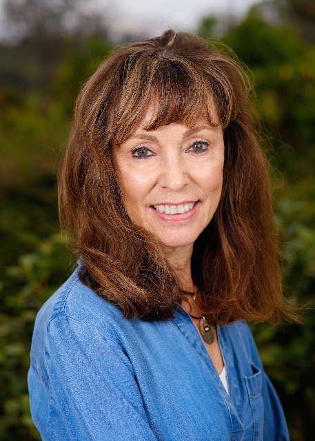 photo of Sandi Lewis